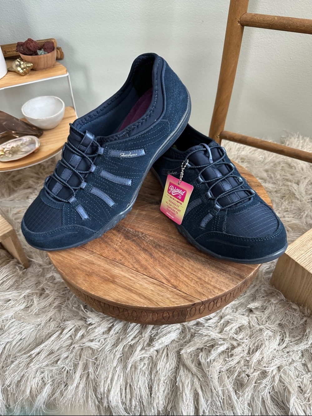 Skechers Wms Relaxed Fit
Memory Foam Sneakers 22478 Navy 
Size 9 New W/O Box